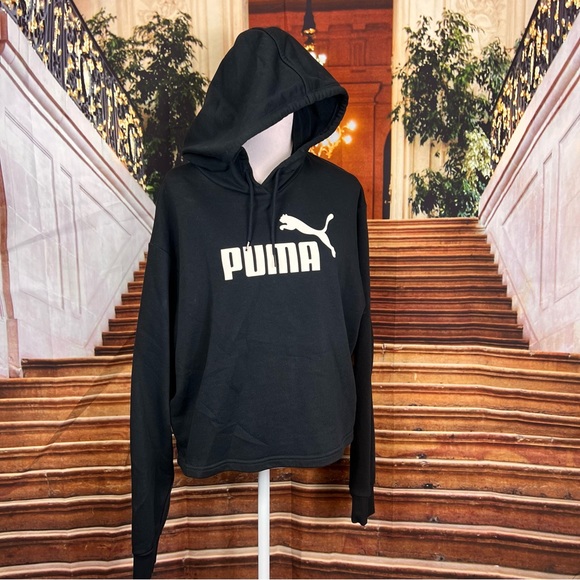 Puma Tops - Puma Ladies Hooded Sweatshirt, like new excellent condition, size large ❤️